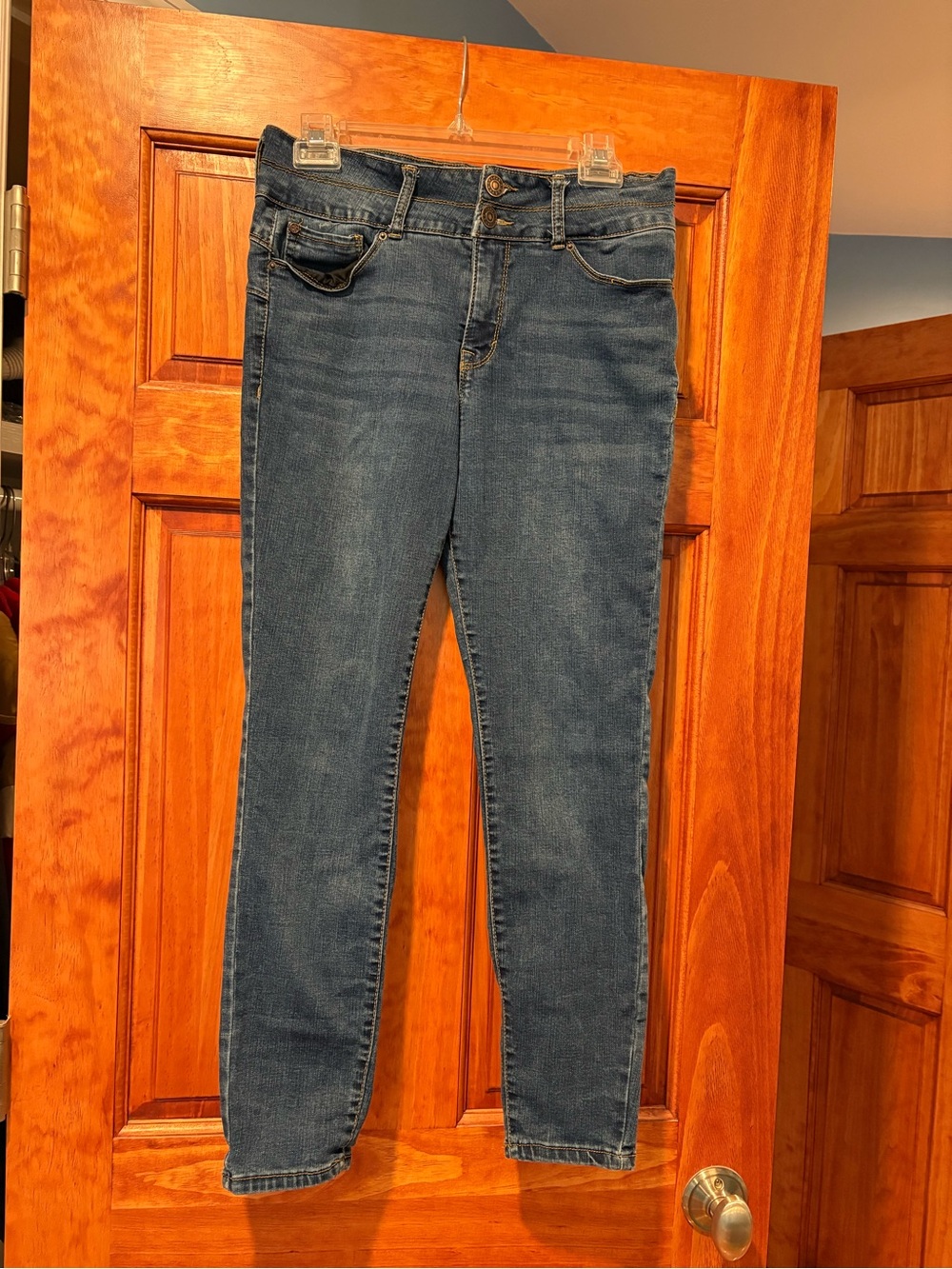 High-Rise Skinny Jeans in Medium Blue Wash
